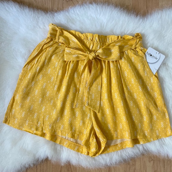 Tie- Waist Flowy Summer Shorts - Picture 4 of 6
